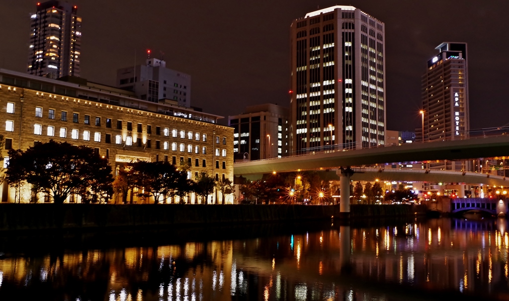 通勤夜景　～三井住友銀行大阪本店ビル＆大同生命大阪本社ビル～