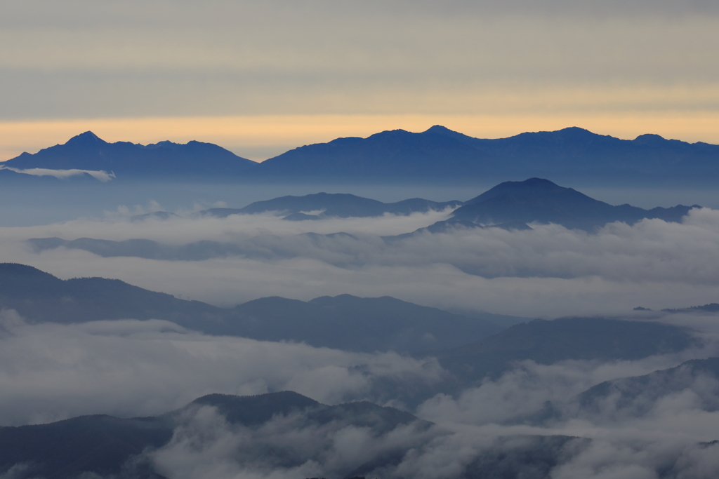 天空の山々