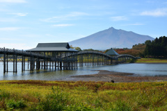 東北の秋：岩木山、鶴の舞橋