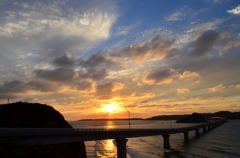 夕焼けの角島大橋
