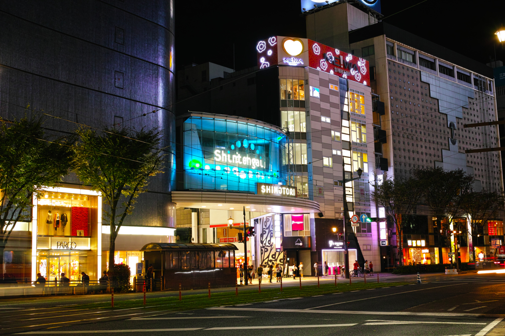 夜の下通り入り口