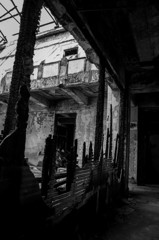 破壊　③　＜※注　刺激描写です＞