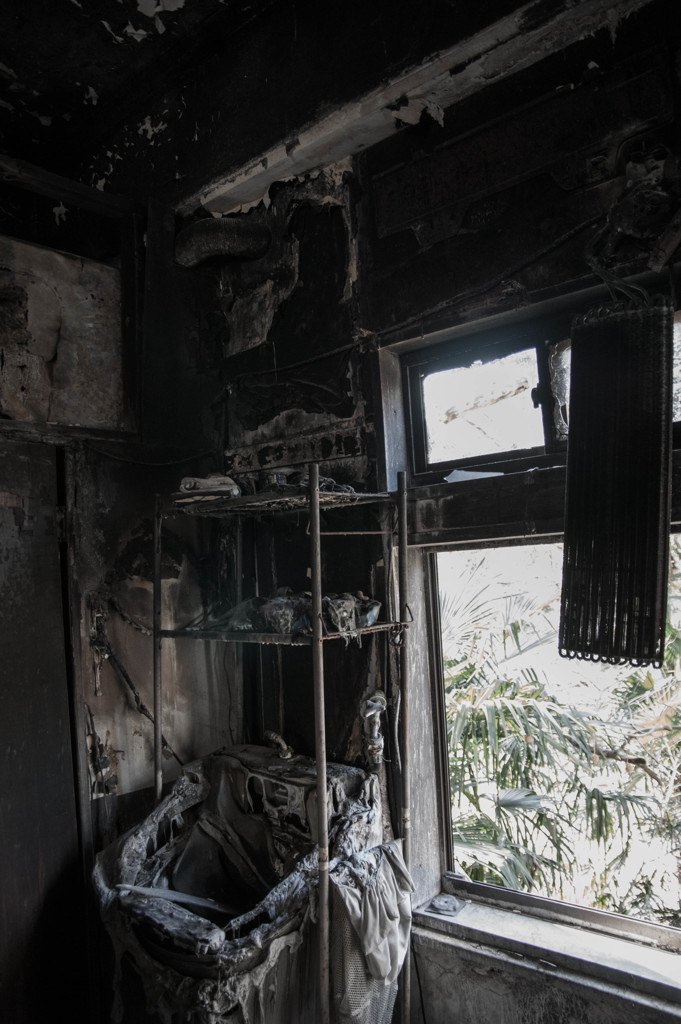 破壊　④　＜※注　刺激描写です＞