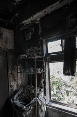 破壊　④　＜※注　刺激描写です＞