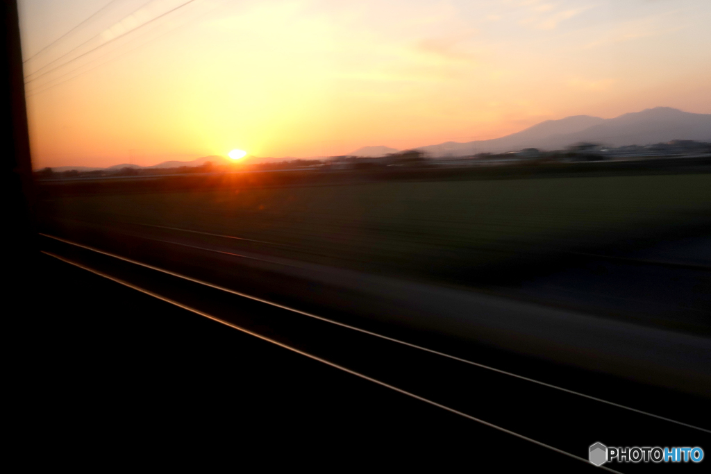 車窓の夕日
