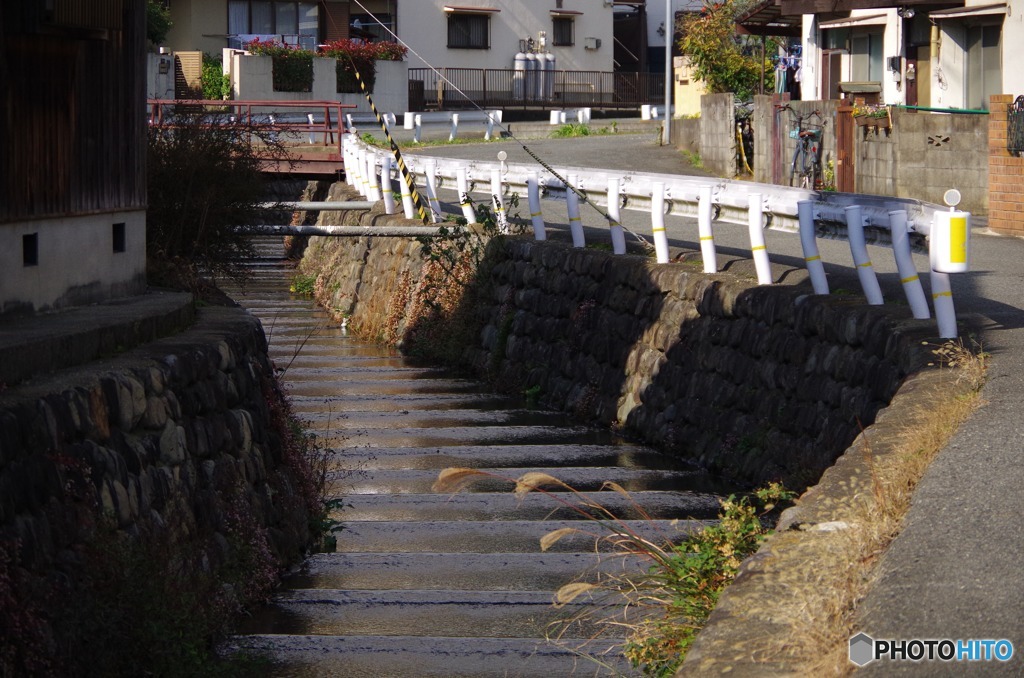 流れる水