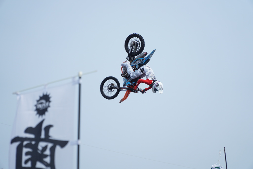 2019鈴鹿８耐　空舞う