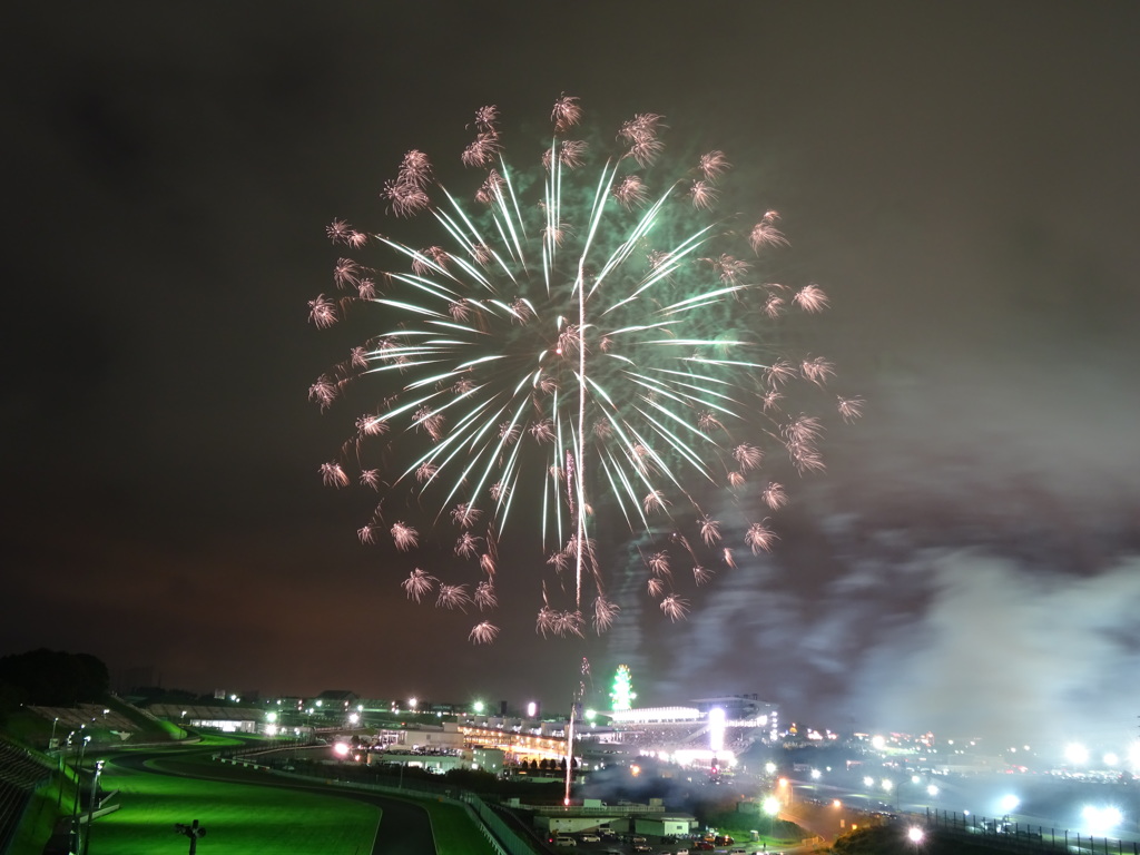 2015 SGT鈴鹿1000km花火