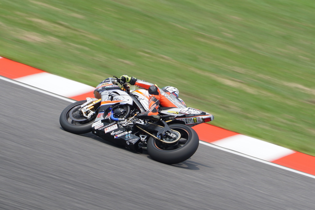 2019鈴鹿８耐　斜め後ろ