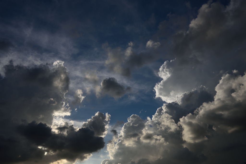 夏の雲～光と影を自在に操る