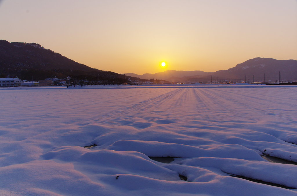 色付く雪面②