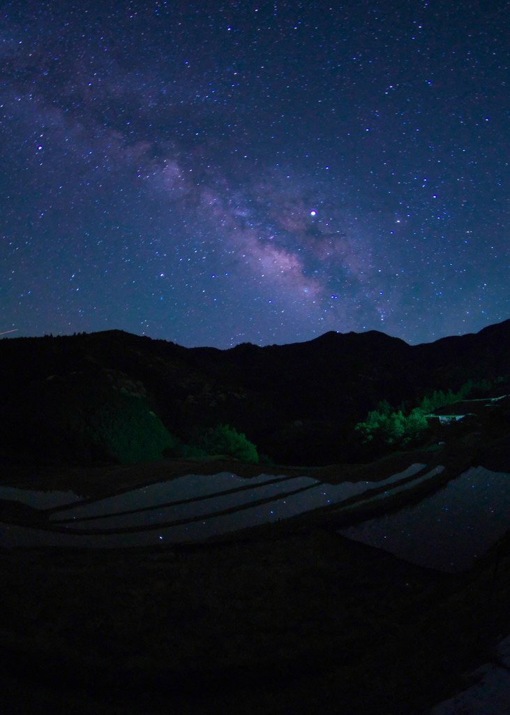 棚田に掛かる天の川