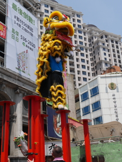 獅子舞は高いところが好き