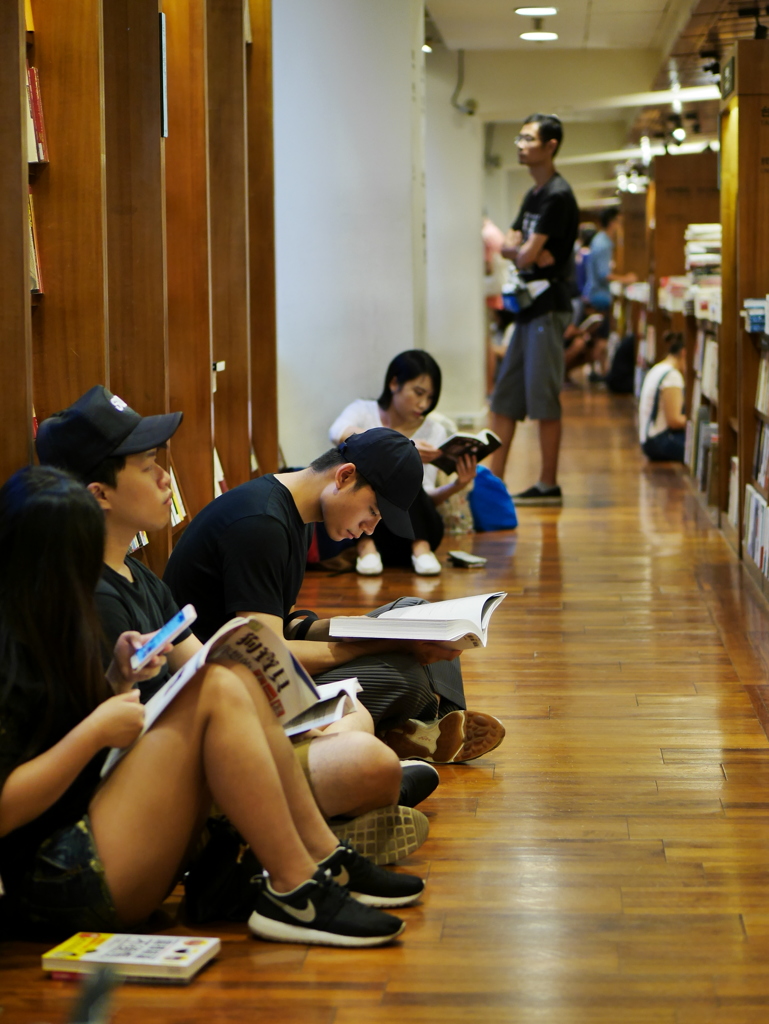 立ち読み禁止の本屋