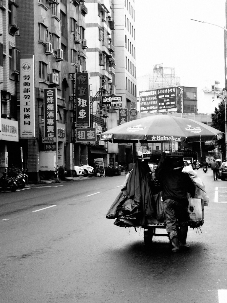 雨の日もリアカー押して