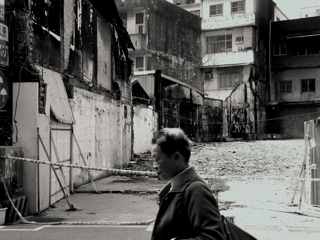 更地に残った焼け跡