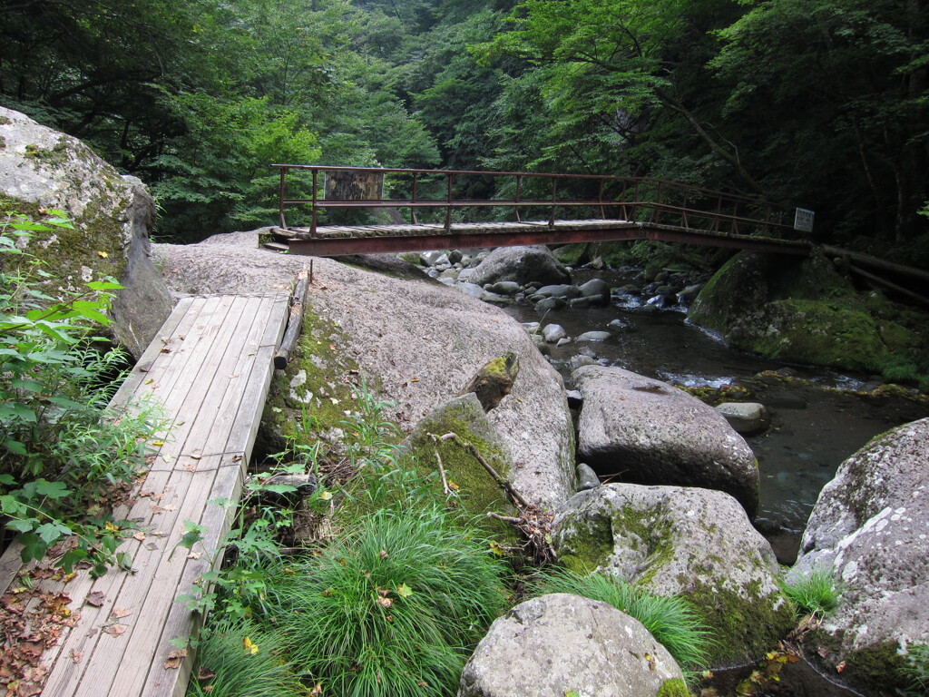 岩がごろごろ**