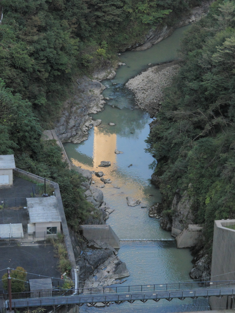 水の世界の橋脚