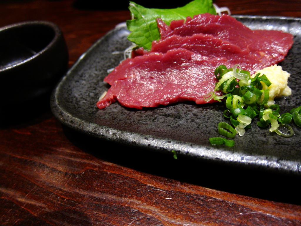 松本での馬刺し。