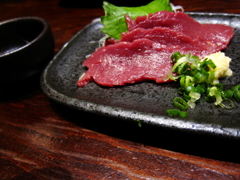 松本での馬刺し。