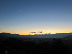 よく見ると小さい三日月。