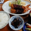 巨大なエビフライ定食
