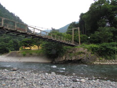 吊り橋の横側