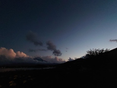 日が暮れていく中の富士山