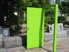 扉を抜けると・・・