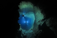 龍泉洞の地底湖