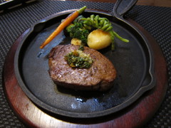 メインのステーキ。