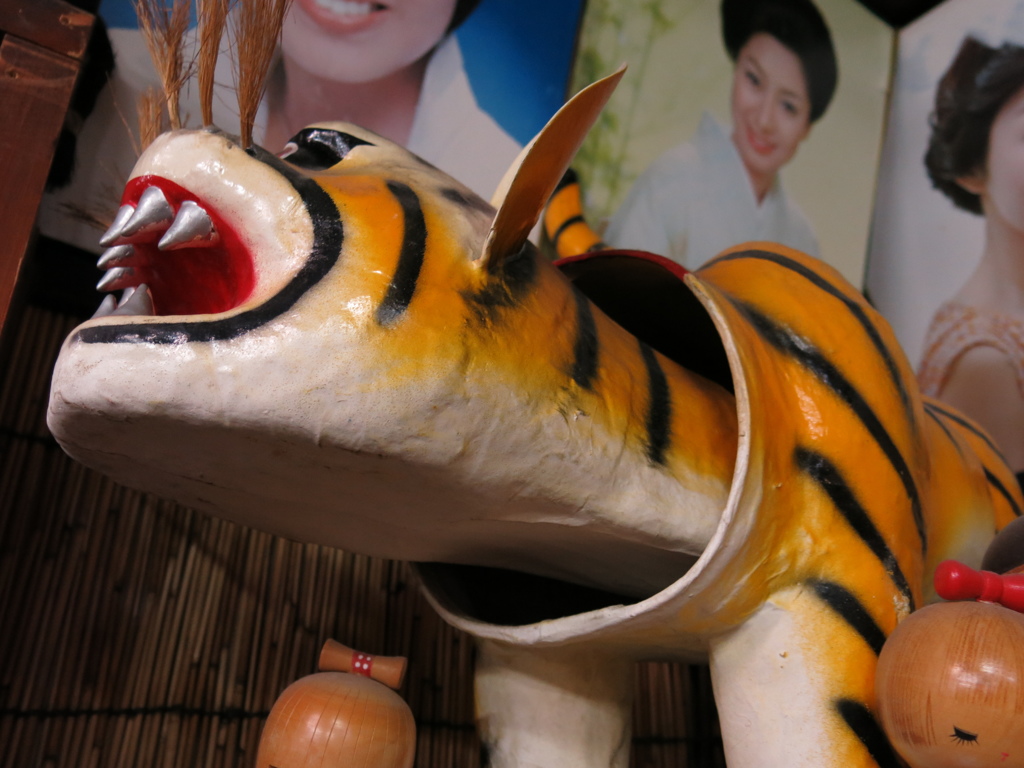 張り子のトラさん。