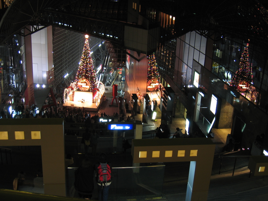 京都駅のツリー。