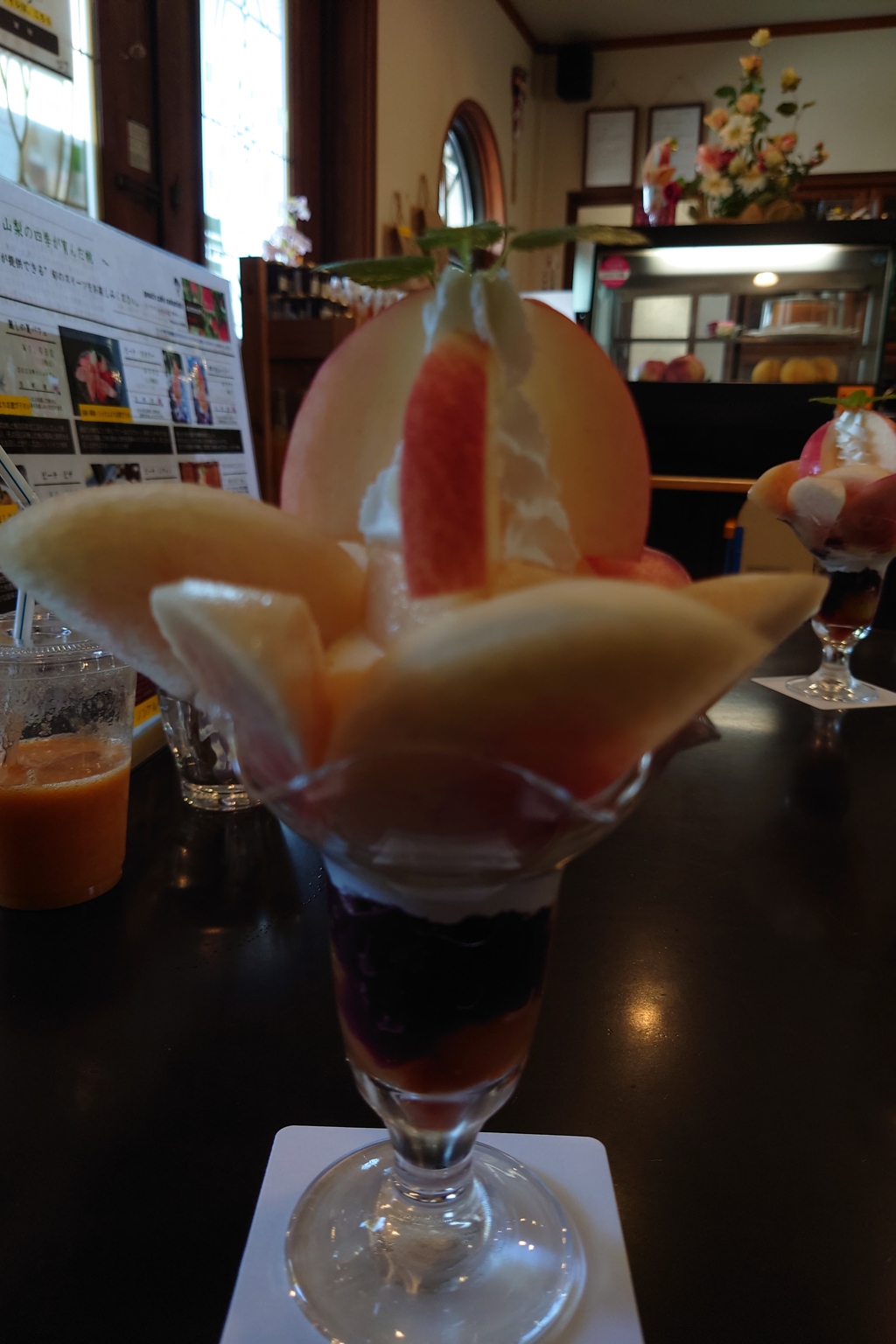桃のパフェ