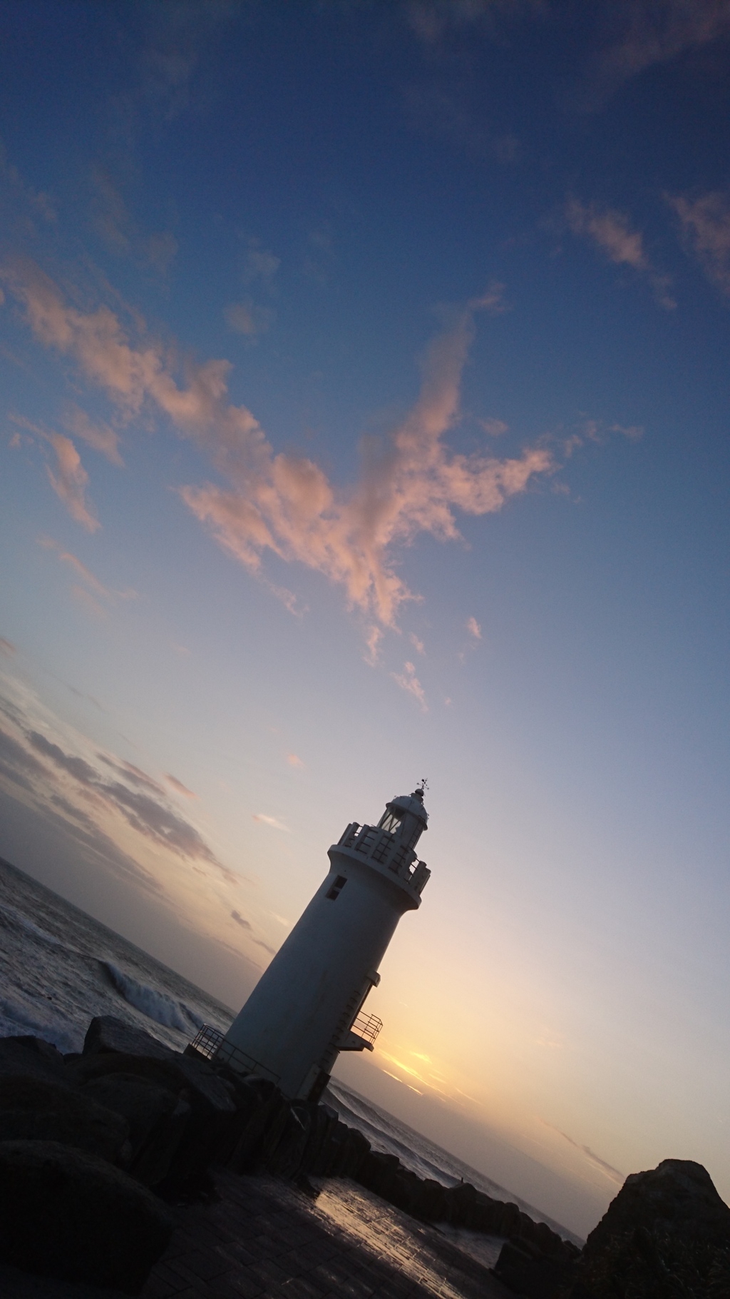 夕空と灯台