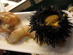 ウニとボタンエビ。