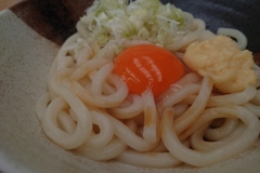 農家のこだわり卵を使用した釜玉うどん