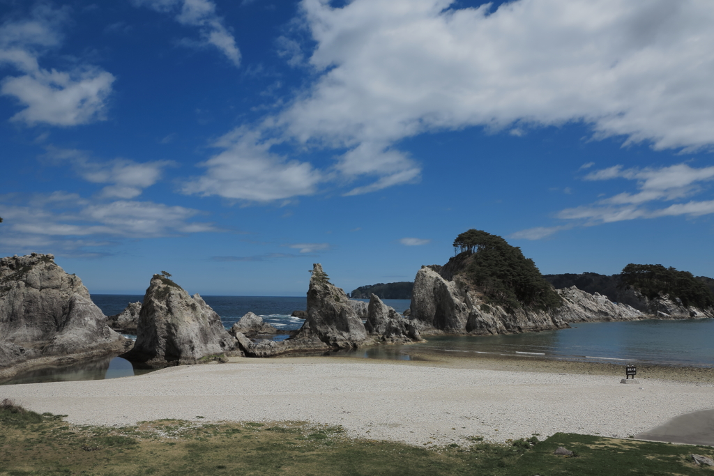 浄土ヶ浜と青い空