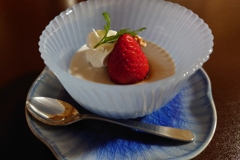 いちごのごまプリン