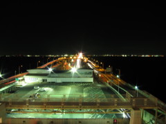 夜の海ほたる。