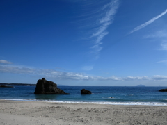 海だか砂浜だか岩だか雲だか空だか・・・(笑)