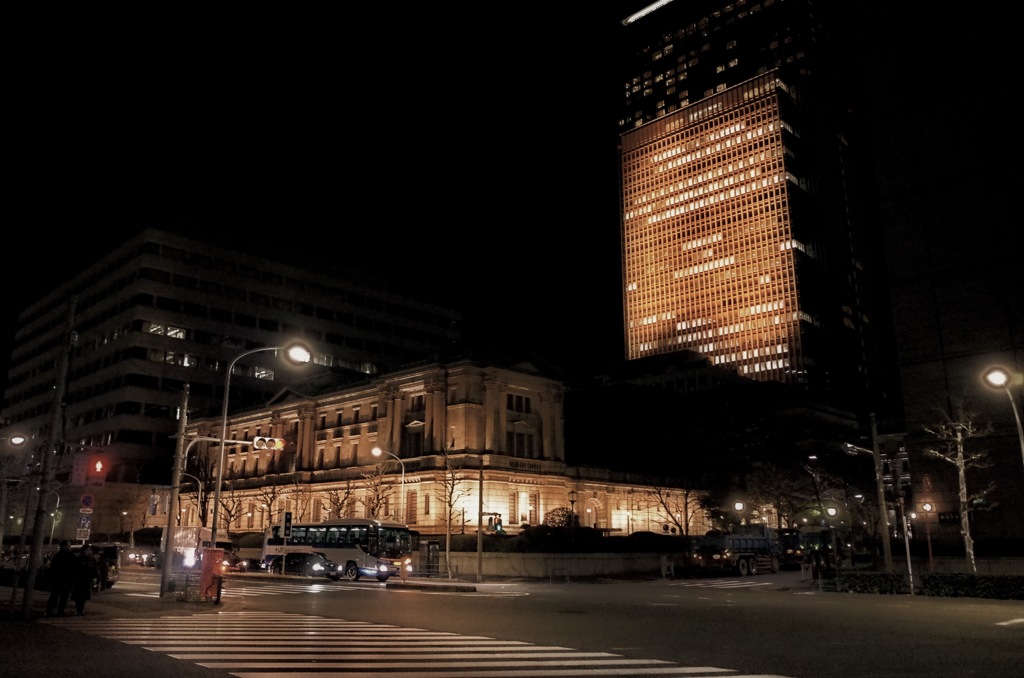 夜の日銀