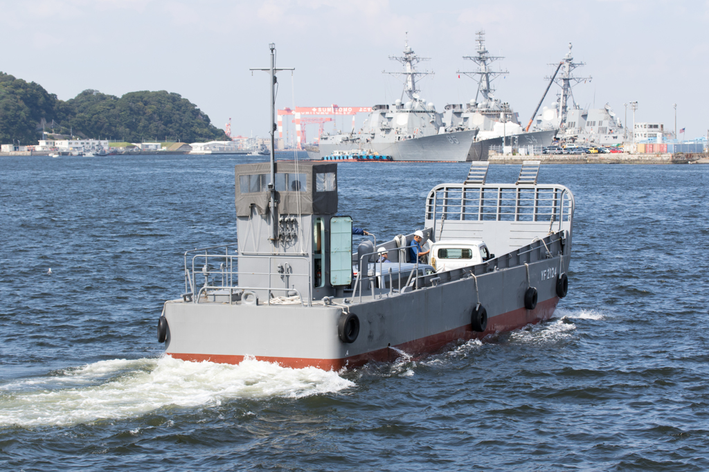 海上自衛隊　横須賀港務隊　交通船YF-2124