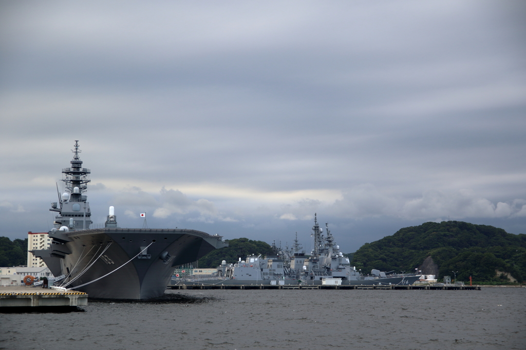 護衛艦いづも