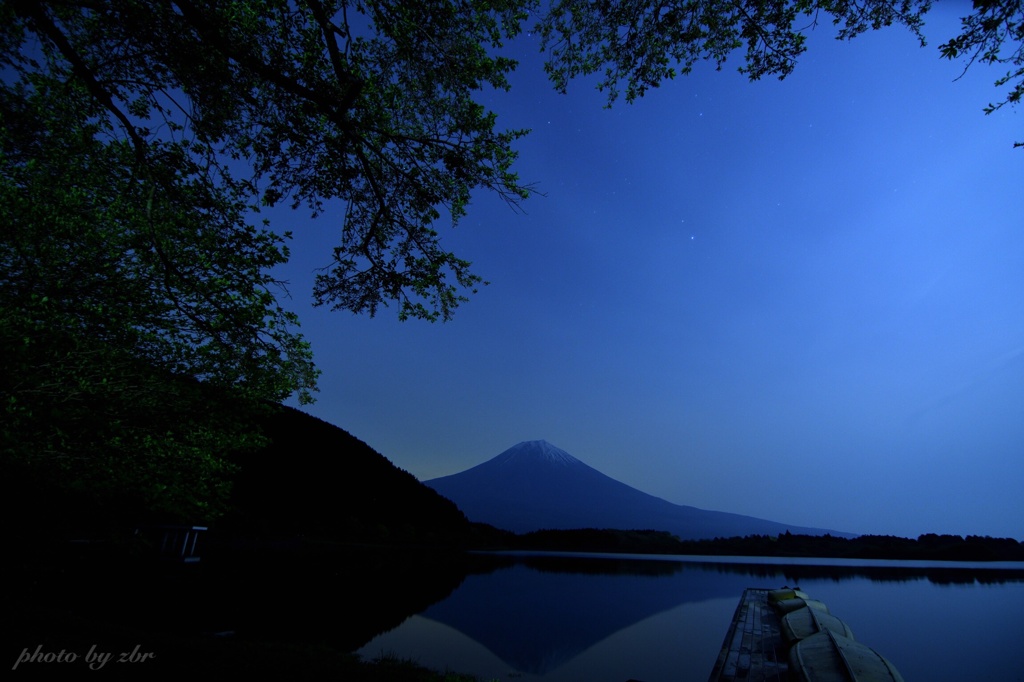 静かな湖畔