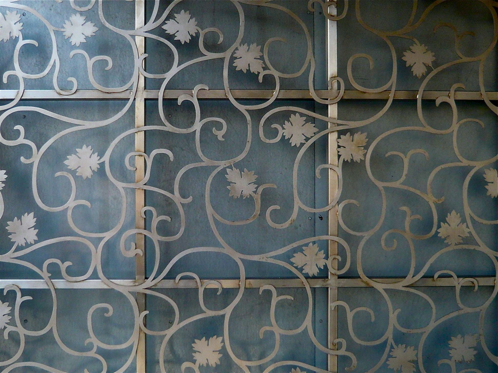 Iron　Relief