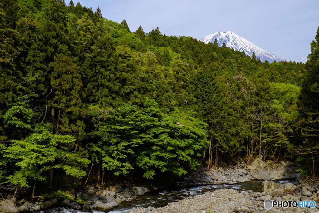 山間の景色