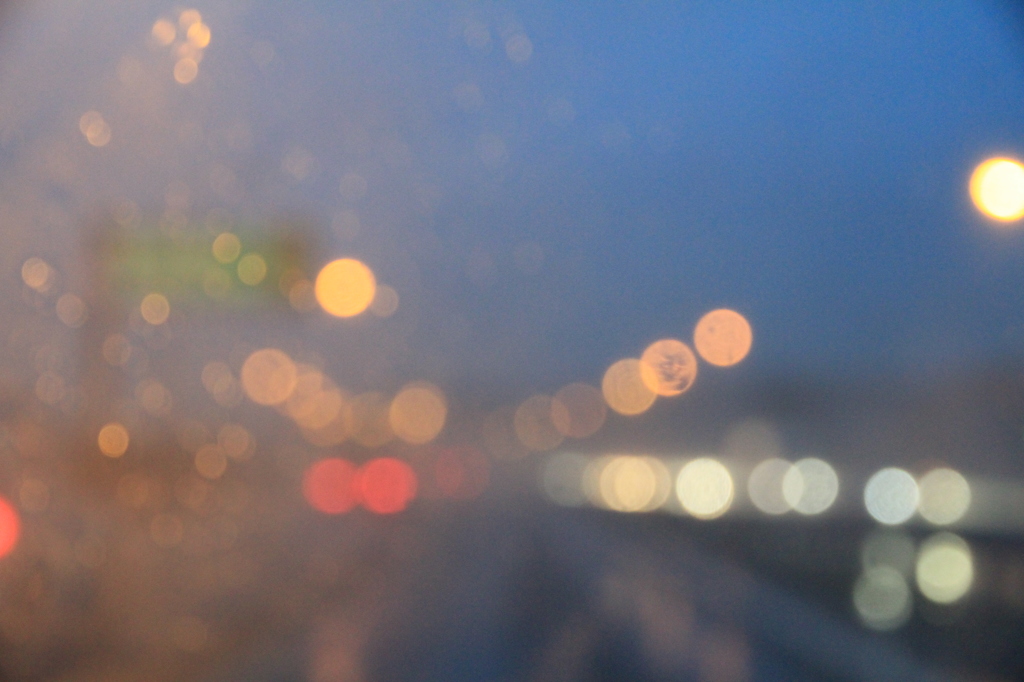 雨の高速