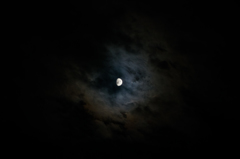 十三夜前日のお月様と雲