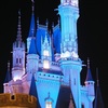 夜空に青く浮かぶシンデレラ城